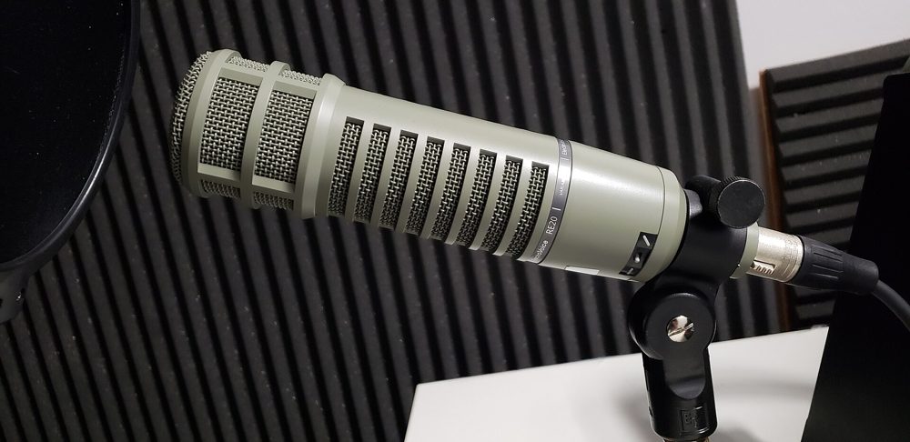 A Electro-Voice RE20